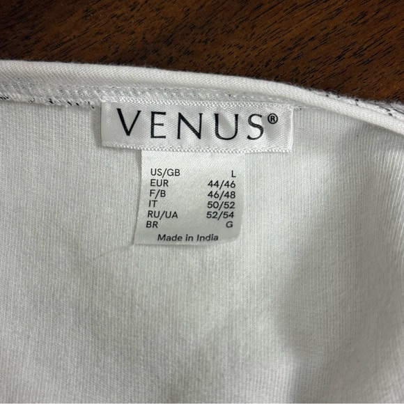 Venus Elegant White Embellished Tunic. Size Large. - Picture 6 of 9